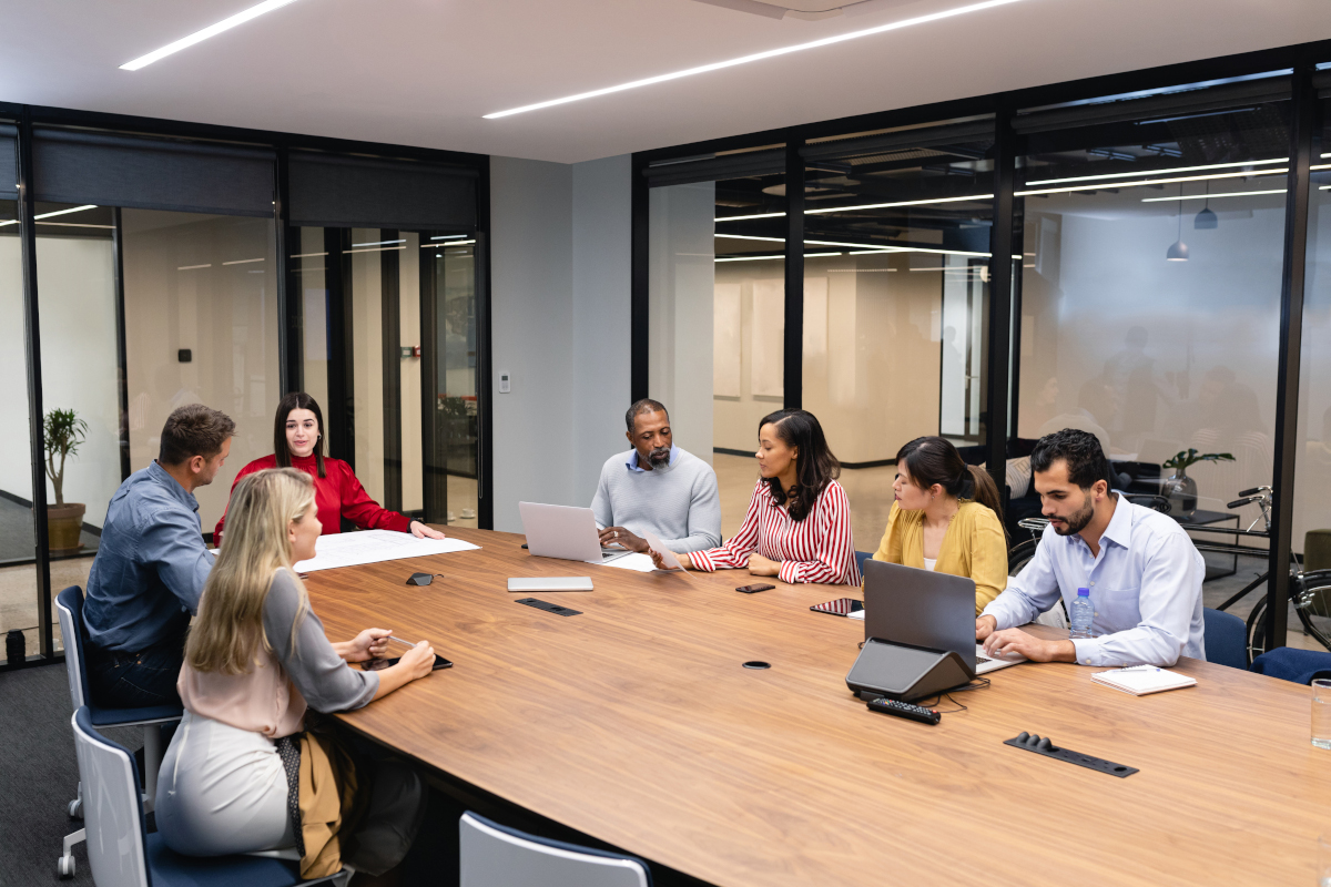 Groupe de personnes en supervision d'équipe